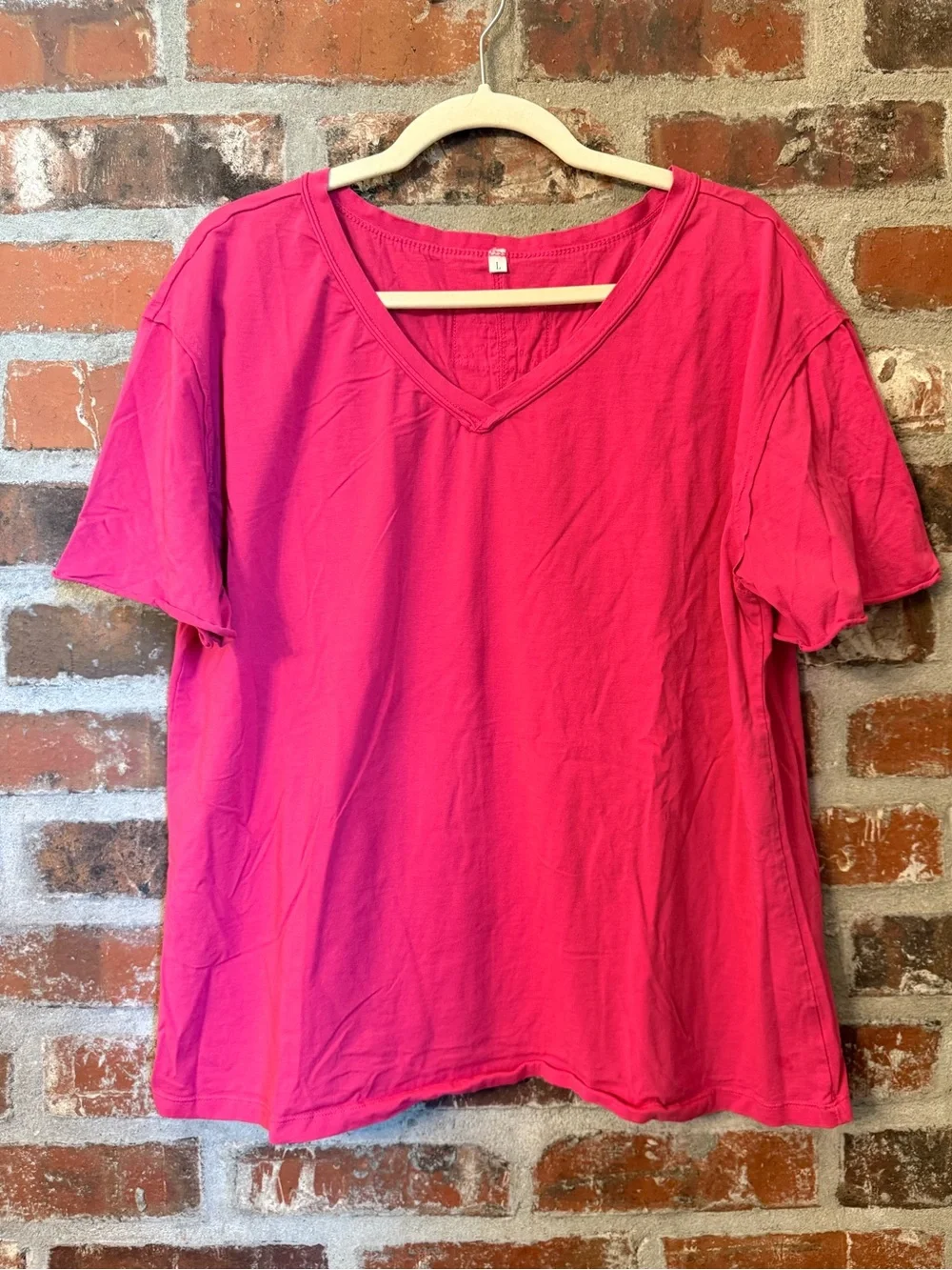 T124 - Women's V-Neck Short Sleeve Top - Pink